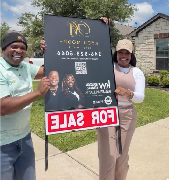 Keller Williams Sign & Frame Package